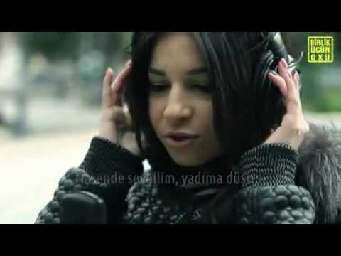 download lagu mp3 mp4 Değdi Saçlarıma Bahar Küleği, download lagu Değdi Saçlarıma Bahar Küleği gratis, unduh video klip Değdi Saçlarıma Bahar Küleği