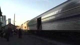 preview picture of video 'Amtrak Empire Builder Arrive Depart Columbus WI 2007-11-01'