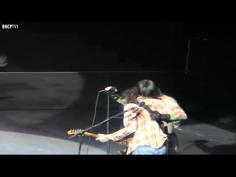 John Frusciante has Trouble with his Guitar and Gets Angry at Fan! (FULL)