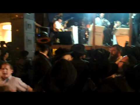Simchas Bais HaShoeva Sukkos 5771 Crown Heights Video By YWN