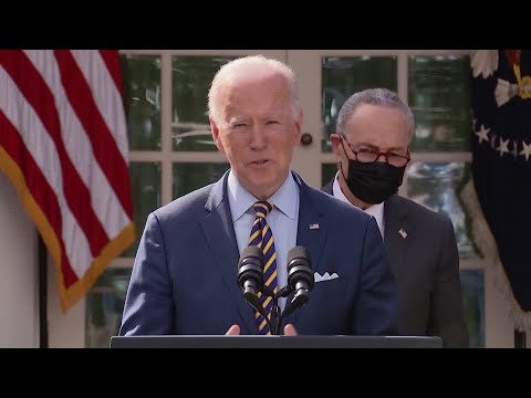拜登就他的救濟法案進行了勝利的一圈。 (Biden takes victory lap on his relief bill)