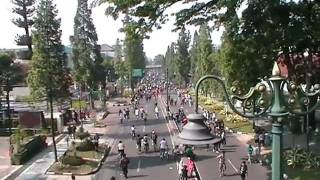 preview picture of video 'Car Free Day Dago, Bandung West Java Indonesia, overview'