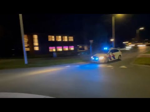 6 politie Mercedes Benz met spoed in Leeuwarden