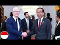 Video 'Apple is leaving China'