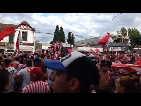 "La única banda del sur. Mira que distintos somos" Barra: La Banda Descontrolada &bull; Club: Los Andes