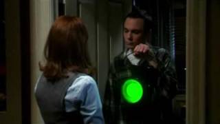 Sheldon sympatise grce  sa Lanterne