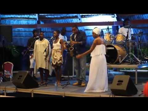 Miriam Simone-Give thanks and praise Live in Jacana