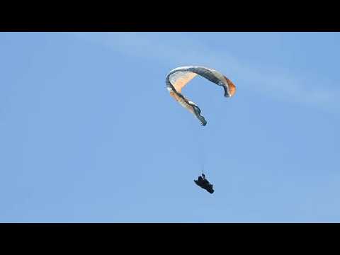 Gleitschirm SIKU: LTF Seitenklapper ohne Gegensteuer, beschleunigt und mit 1/2 Twist (Beine ran!)