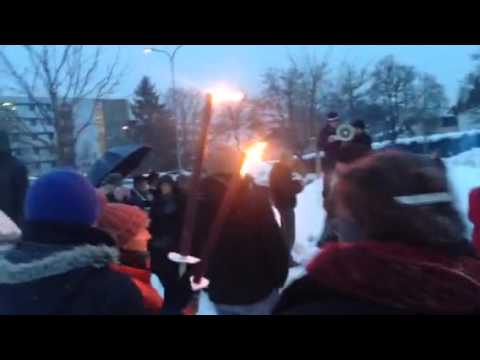 Des flambeaux en solidarité au personnel de l'hôpital de La Chaux-de-Fonds