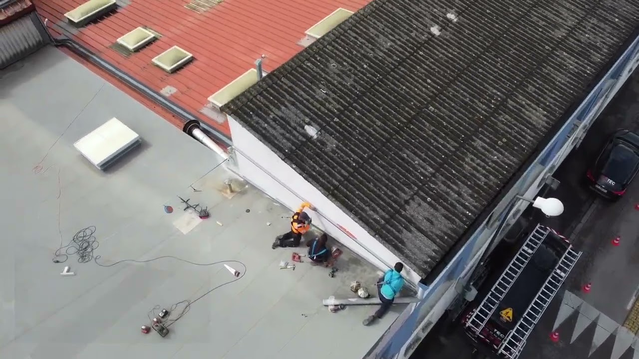 Création d’un bardage acier sur charpente métallique 🦺