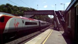 preview picture of video 'Virgin Pendolino and Cross Country Voyagers'