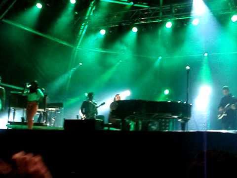 John Legend & The Roots - Green Light - Live at Urban Music Festival 29/05/2011