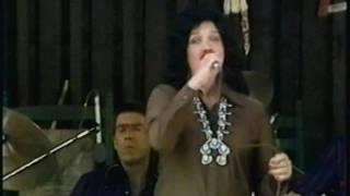 Lois Johnson ~ Come On In And Let Me Love You (The Porter Wagoner Show, 1978)