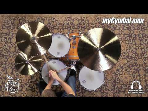 Paiste 17" Signature Traditionals Thin Crash Cymbal - 1087g (4301217-1091416P)
