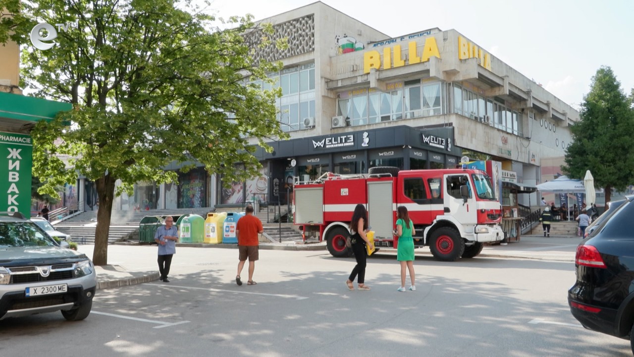 Магазин за китайски стоки в центъра на Хасково се запали