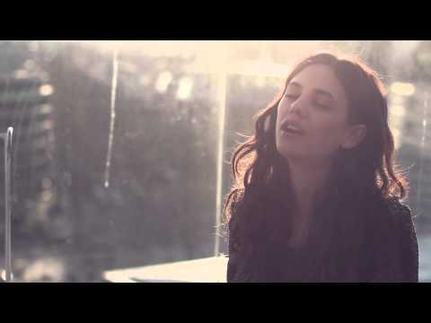 Rolling Stone Session: Anna F. - "Too Far"