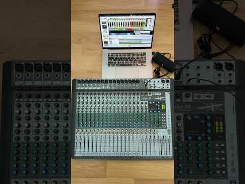 Soundcraft Signature 22 MTK 22-Channel Analog Mixer with Bi-directional USB routing and Effects - Black image 2