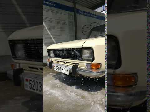 Manual Car wash. Moskvich 2140 Retro