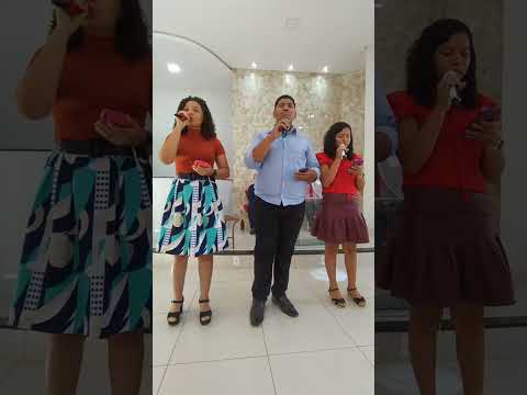 oh quão lindo esse nome é!(trio EWE)