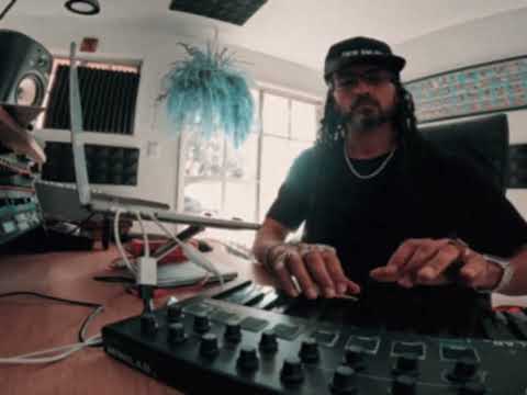 Fikir Amlak - Heart and Soul (Live Loop Video)