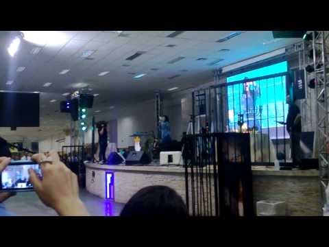 Fernanda Brum - AMO O SENHOR,  Na igreja plenitude do trono de Deus