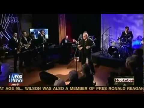 Danny Aiello on Mike Huckabee 12 5 2009