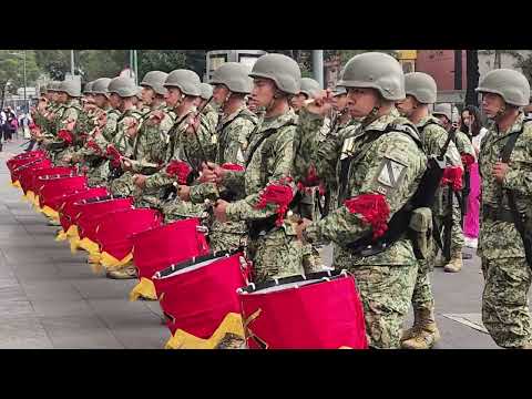 Banda de Guerra del 55/o Batallon de Infanteria, en Insurgentes Sur CDMX