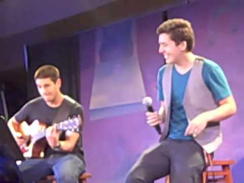 Contigo en la Distancia