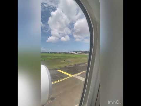 Aterrissou no aeroporto de Conacri, Guiné