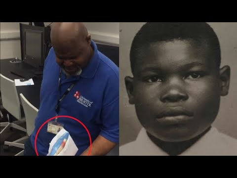 Il bidello apre la busta e non crede ai suoi occhi. Gli studenti: "è un modo per dirgli grazie"