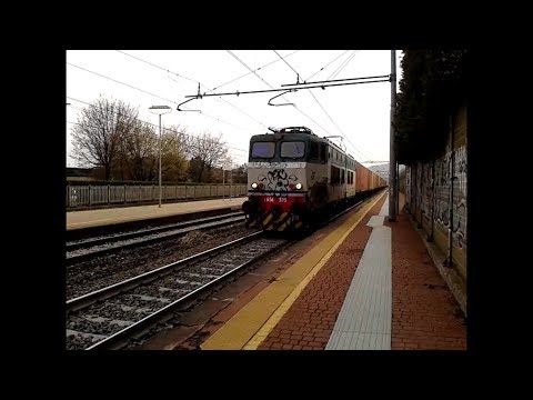 E.656.575 sul TCS La Spezia Migliarina - Padova Interporto + vari containers chiusi