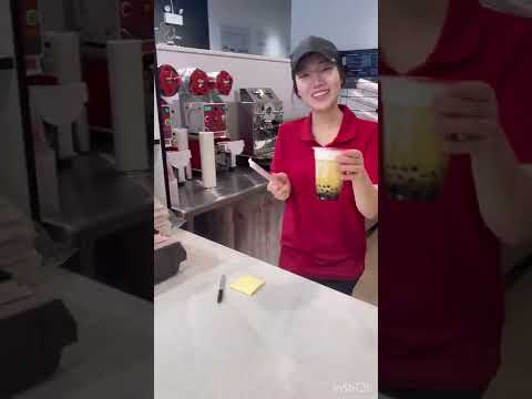Preparação de chá de bolhas Gong Cha