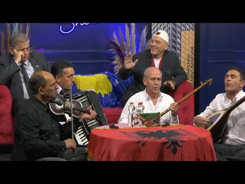 Shahirat e kallin me kengën Feja shqiptarit Shqiptaria. Tim Shkupi e provokon rend Nexhmedin Spahiun