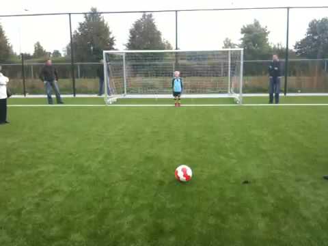 Manuel scoort! DVV F13