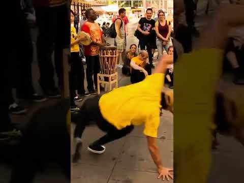 Alexanderplatz, Roda na Rua with the Mukanda Berlin and other local groups. Playing CM Toca