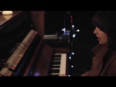 Laura Groves performs 'River' (Joni Mitchell)