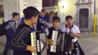 preview picture of video 'Nusco in Folk - ragazzini e montemaranese'
