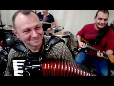 Sasa Caranovic Uzivoooo  !!!!!! Delic atmosvere :)