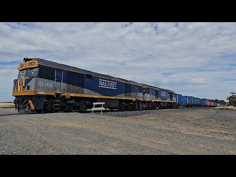 7922V SCT up "Dooen Express" (GL105, GL102, 40W), Dooen to Melbourne, 1130, 4/12/25, Murtoa VIC 