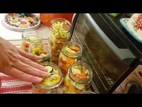 Mixed pickled veggies (giardiniera)
