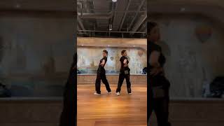 Download lagu JENNIE 'SOLO' dance break by YG DANCERS mp3 Download lagu JENNIE 'SOLO' dance break by YG DANCERS mp3