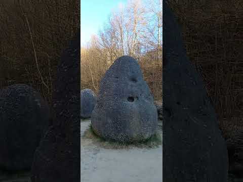 Trovants Museum from Costesti (Romania) / Muzeul trovantilor de la Costesti