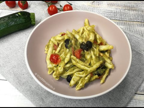 Pasta cremosa zucchine e pomodorini