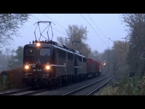 Züge in Datteln am frühen morgen des 16.11.2021 mit Doppel BR 140 von EBS am leeren Holzzug   4K