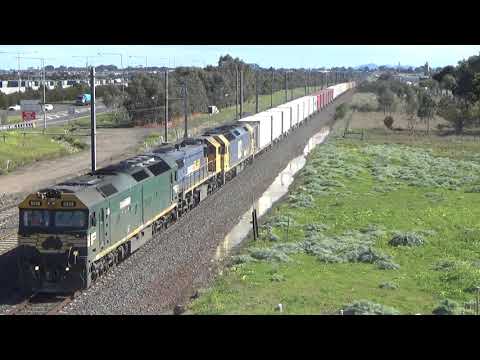 Pacific National's 7902V "Fruity" @ Williams Landing