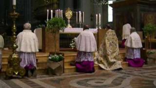 preview picture of video 'Vespri pontificali della Pasqua di Risurrezione nel Duomo di Vercelli (2009)'