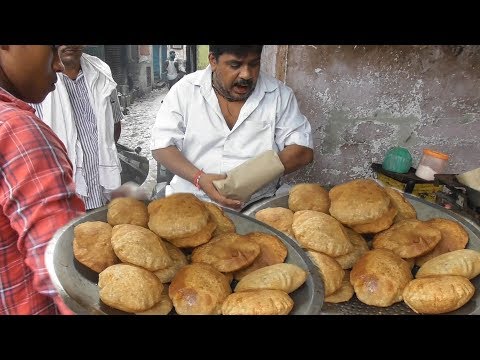 It's A Breakfast Time in Varanasi | 4 Piece Kachori with Kabuli Chana @ 28 rs Video