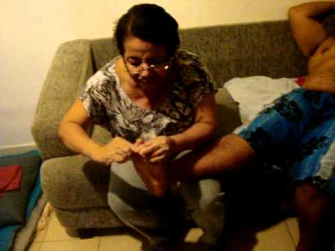 bubinha cortando a unhinha!!