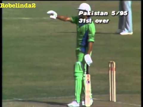 Imran Khan hammers Andy Roberts 1982 GLORIOUS FOUR RUNS