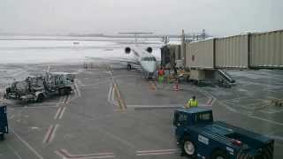 preview picture of video 'American Eagle ERJ-145 taxiing to Gate 76 in Kansas City (MCI)'